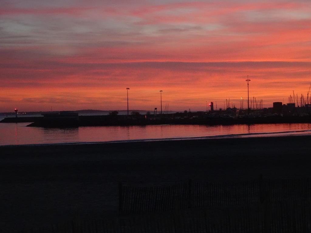 Logis Hotel Reve De Sable Royan Bagian luar foto